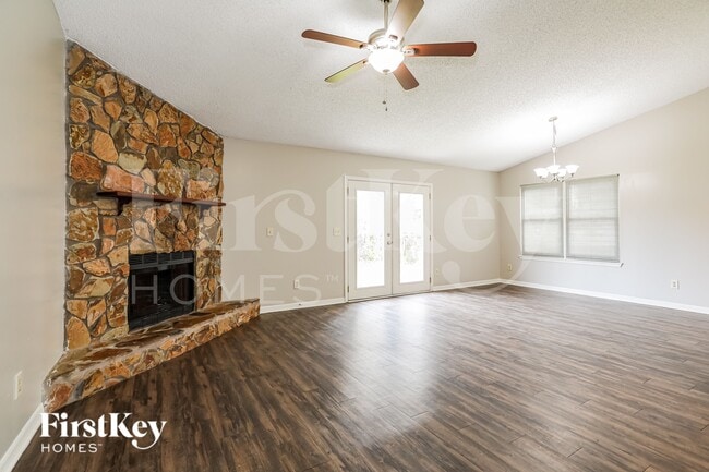 Photo - 1591 Twin Oak Dr W