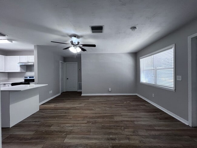 Building Photo - 8002 Miramar Ave