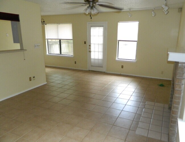 Photo - K & A Properties3 (8804 Springmail Cir) Unidad A