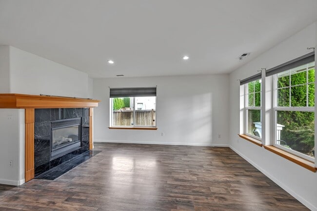 Photo - 4 BED & 2.5 SINGLE FAMILY HOUSE FOR RENT