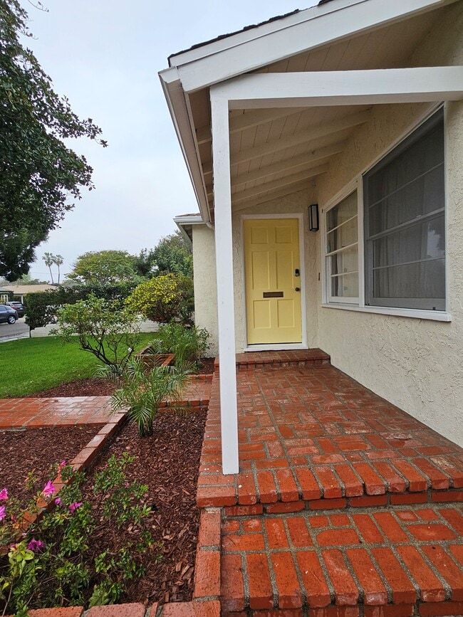 Photo - 3942 Redwood Ave