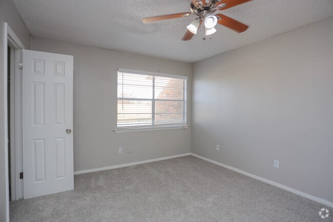 2BR, 2BA - 1129SF