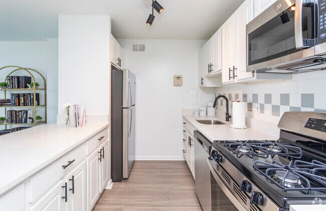 The Auburn 1BR, 1'BA -712 SF