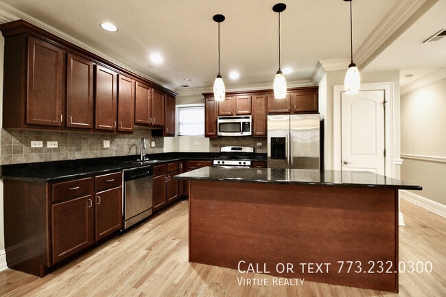 Building Photo - 5528 S Indiana Ave Unit G