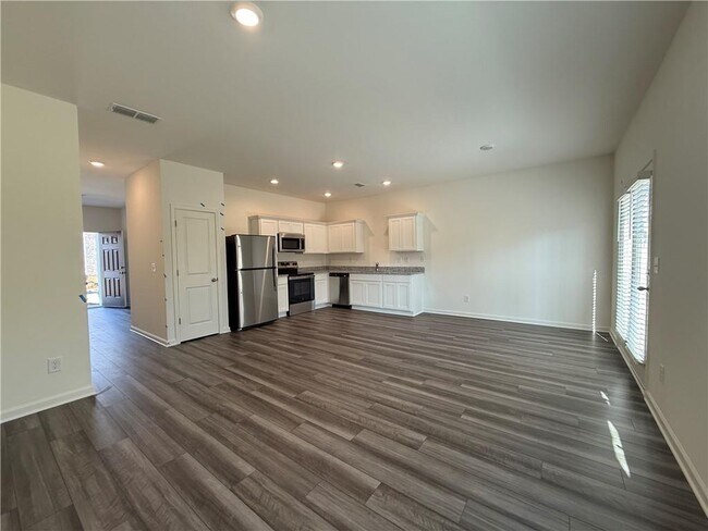 Photo - 2568 Coventry St SW