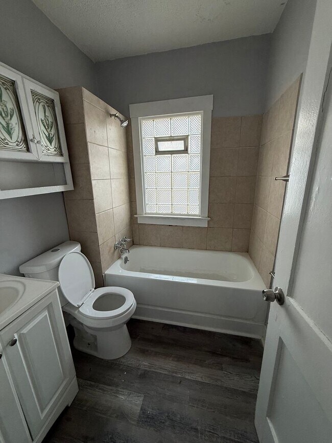 Photo - 1417 E 175th St Unidad UP