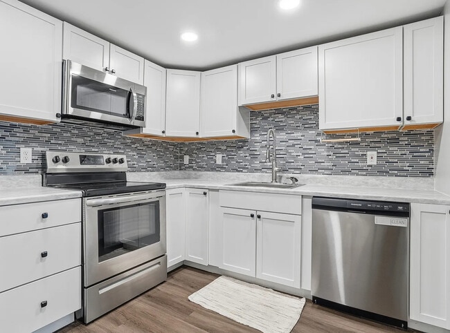 Building Photo - 1204 Dutilh Rd Unit #1