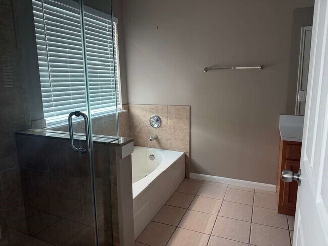 Building Photo - 6055 Yorkglen Manor Ln