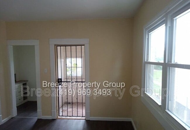 Photo - 422 Dexter St