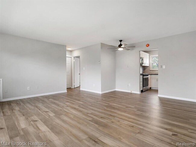 Photo - 2717 W 13 Mile Rd Unit 14