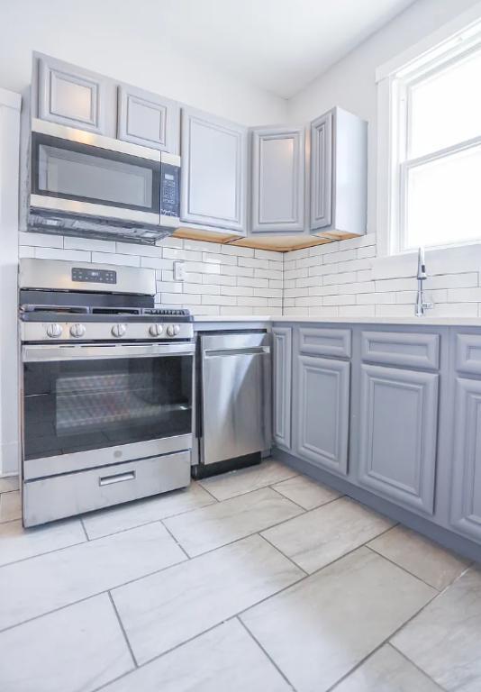 Building Photo - 2548 N Kildare Ave Unit 2548-2 Rental