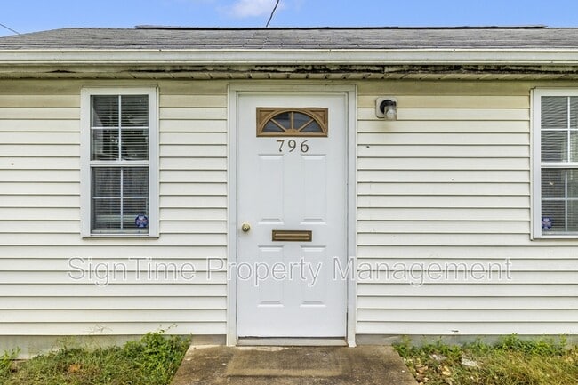 Photo - 796 Frederick St