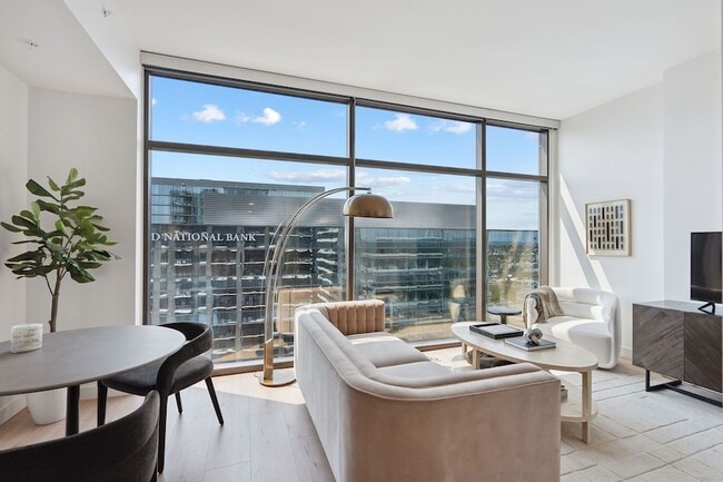 Building Photo - 1212 Demonbreun St Unit 1904