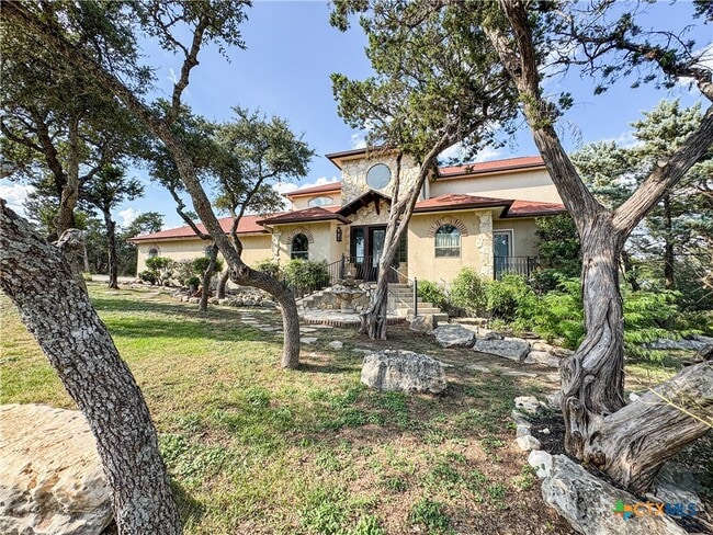 Building Photo - 2000 Village Oak