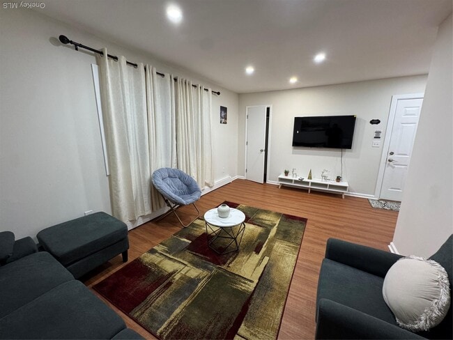 Photo - 31-18 106th St