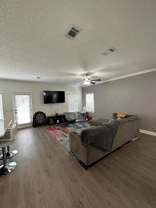 Photo - 673 Fairview Cir