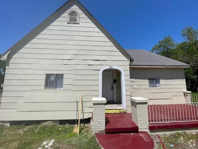Building Photo - 2217 W Rev Dr Ransom Howard St Rental