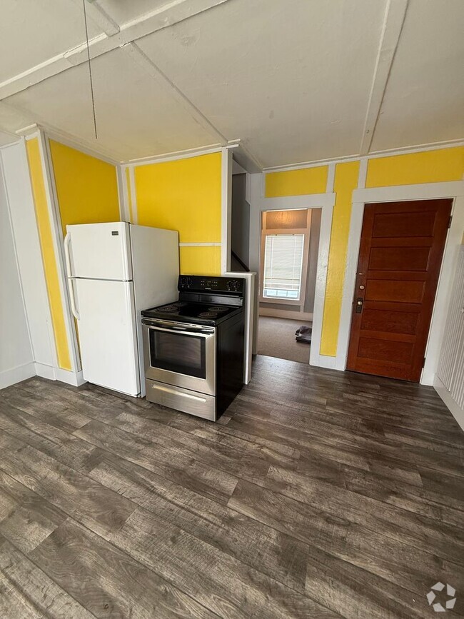 Building Photo - 2 Folsom Rd Unit Second Floor Rental