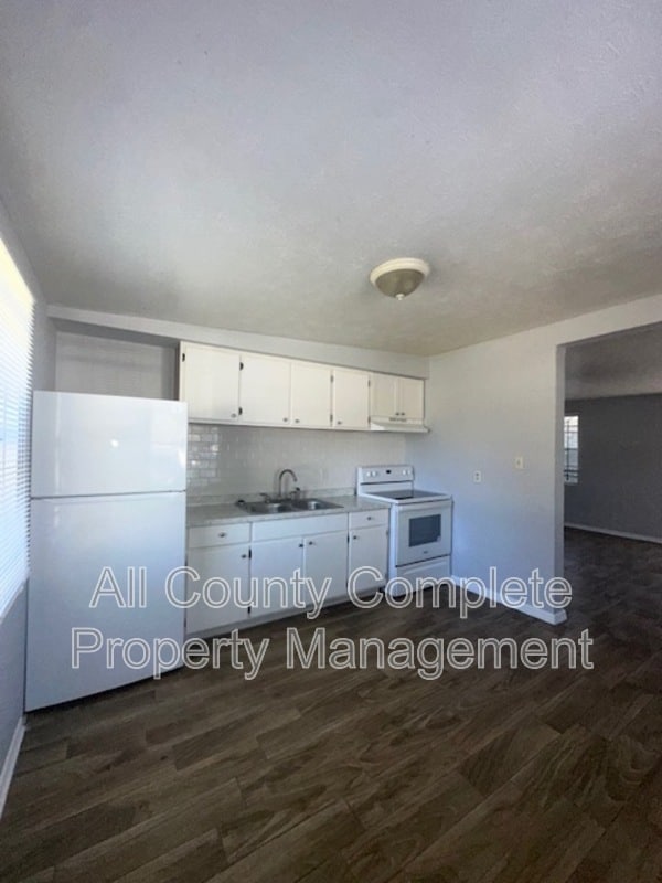 Photo - 3254 Phyllis St