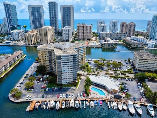Building Photo - 100 Golden Isles Dr Unit 1410 Rental