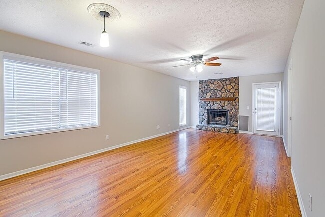 Photo - 3535 Miller St