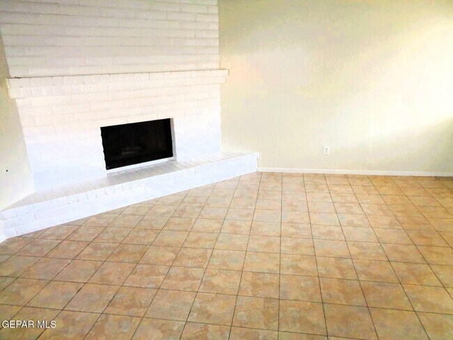 3028 E Glen Dr