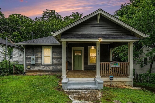 Photo - 218 Laurel Ave SW