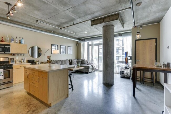 Photo - 730 N 4th St