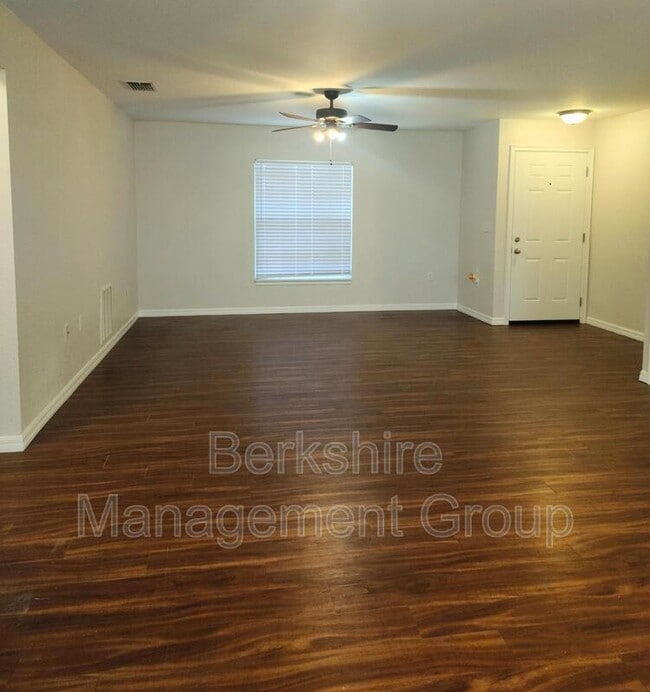 Photo - 2405 Ave C SW Unit B