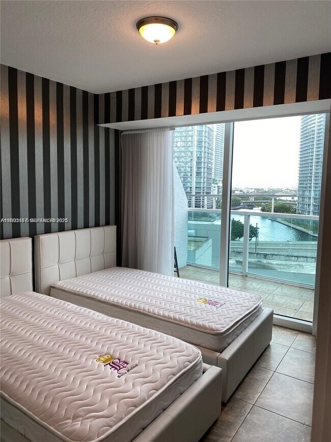 Photo - 41 SE 5th St Unidad 717