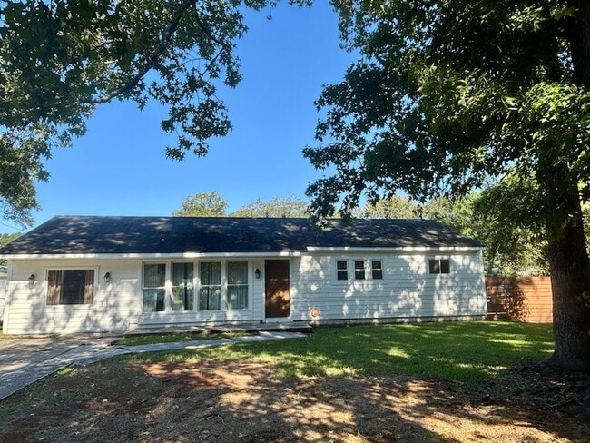 Building Photo - 1035 Nottingham Dr Rental