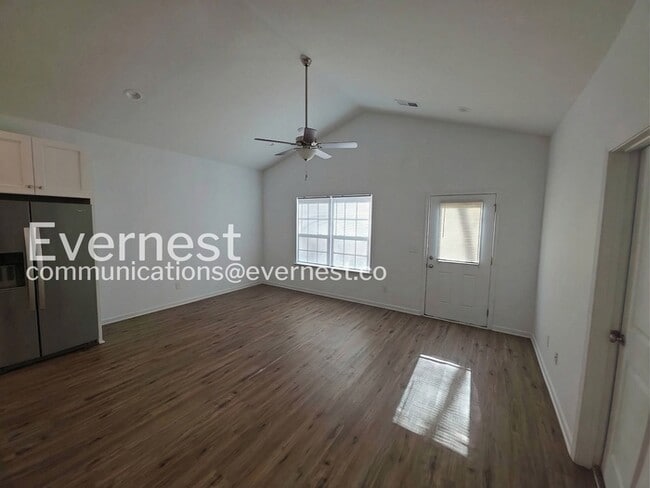 Photo - 225 Tanner St