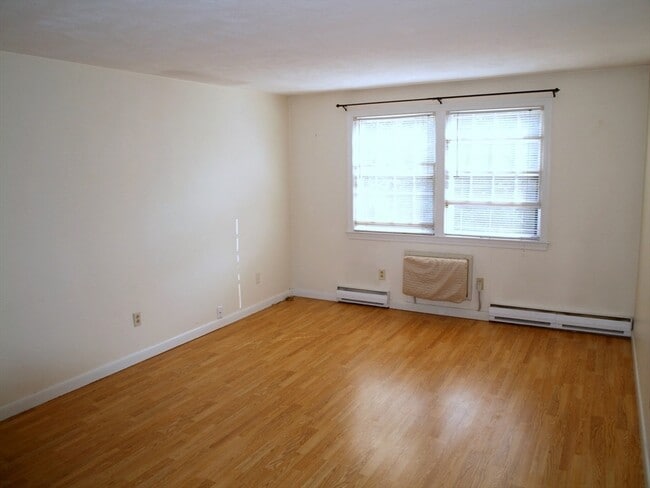 Photo - 10 Sinai Cir Unit D