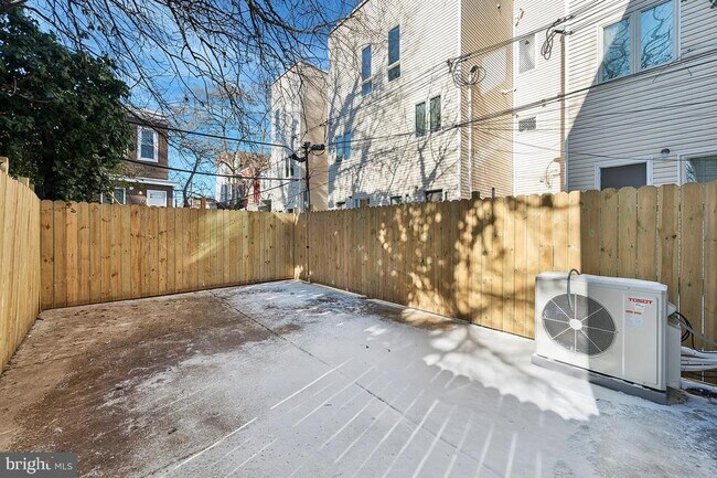 Photo - 52 N 51st St