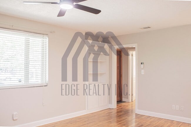 Photo - 135 E Derenne Ave