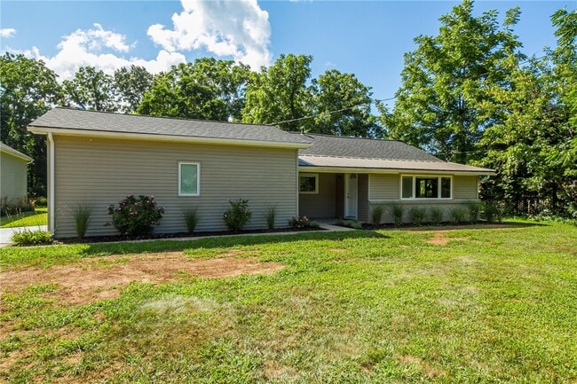 Building Photo - 617 Dewitt Rd