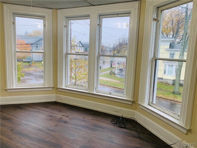 Photo - 146 E 2nd St