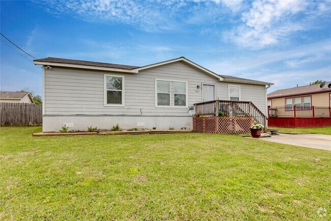 Building Photo - 9651 Oak Hill Dr Rental
