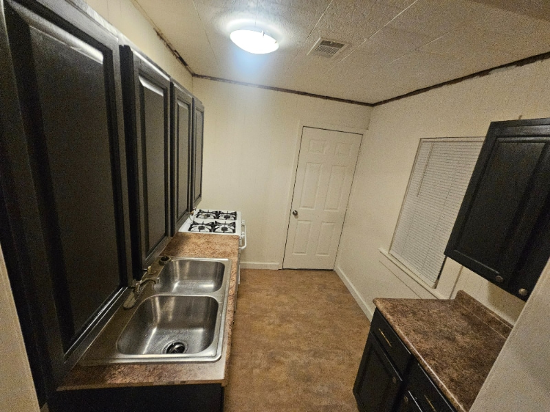 Photo - 321 W Elm St Unit Front Right Apartment 3