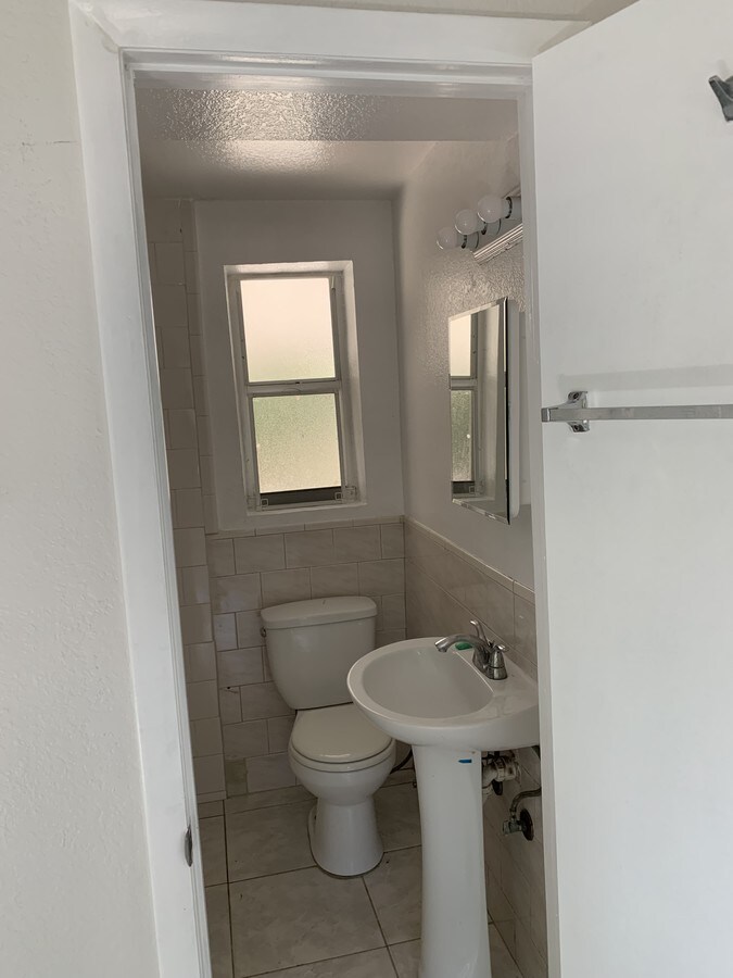 Photo - 2520 NE 182nd St