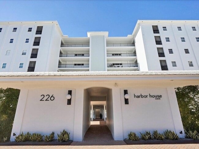 Building Photo - 226 Golden Gate Point Unit 44