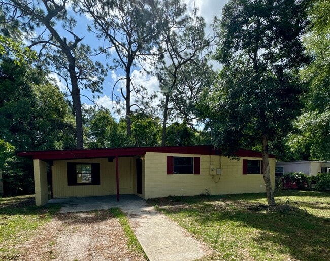 Building Photo - Great 3 Bedroom Available