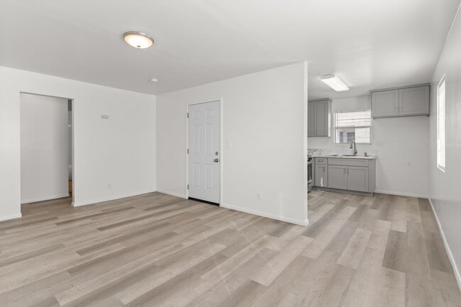 Building Photo - 11116 Berendo Ave Rental