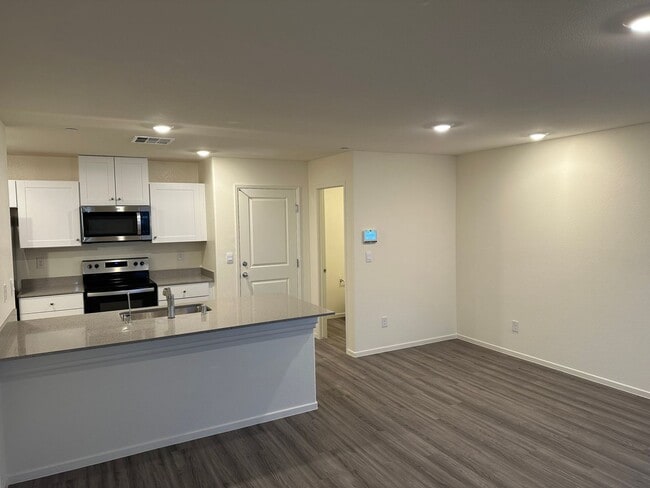 Photo - Townhouse Near the M!!! All Appliances included!!! Tankless Water Heater!!!! Park!!