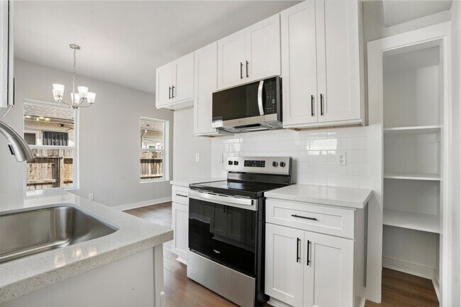 Photo - 1115 Hogan St