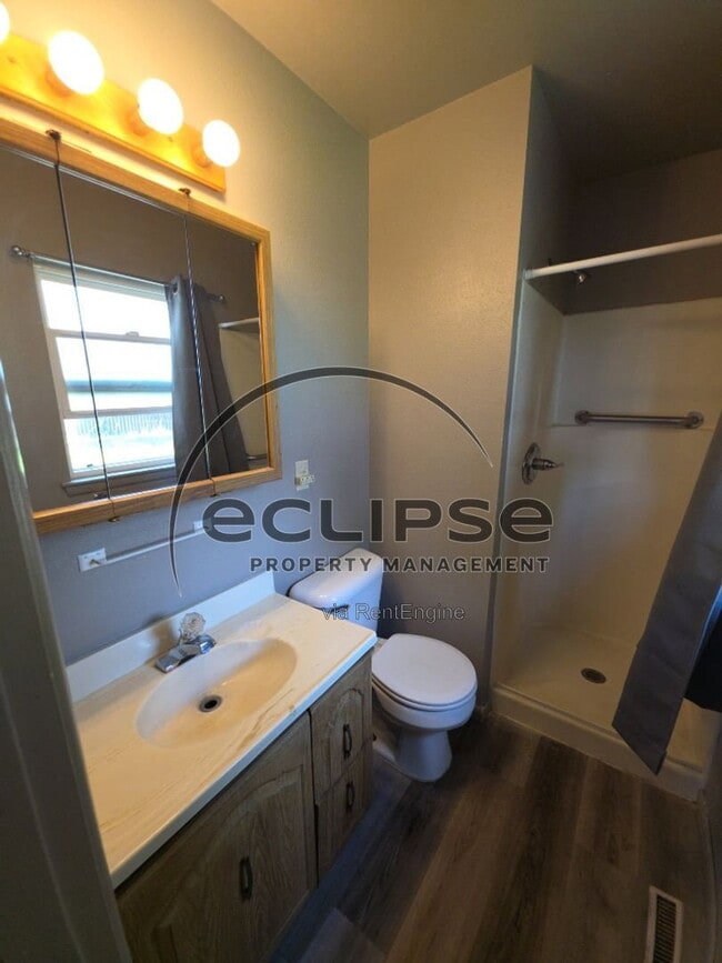 Photo - 721 Lee Dr