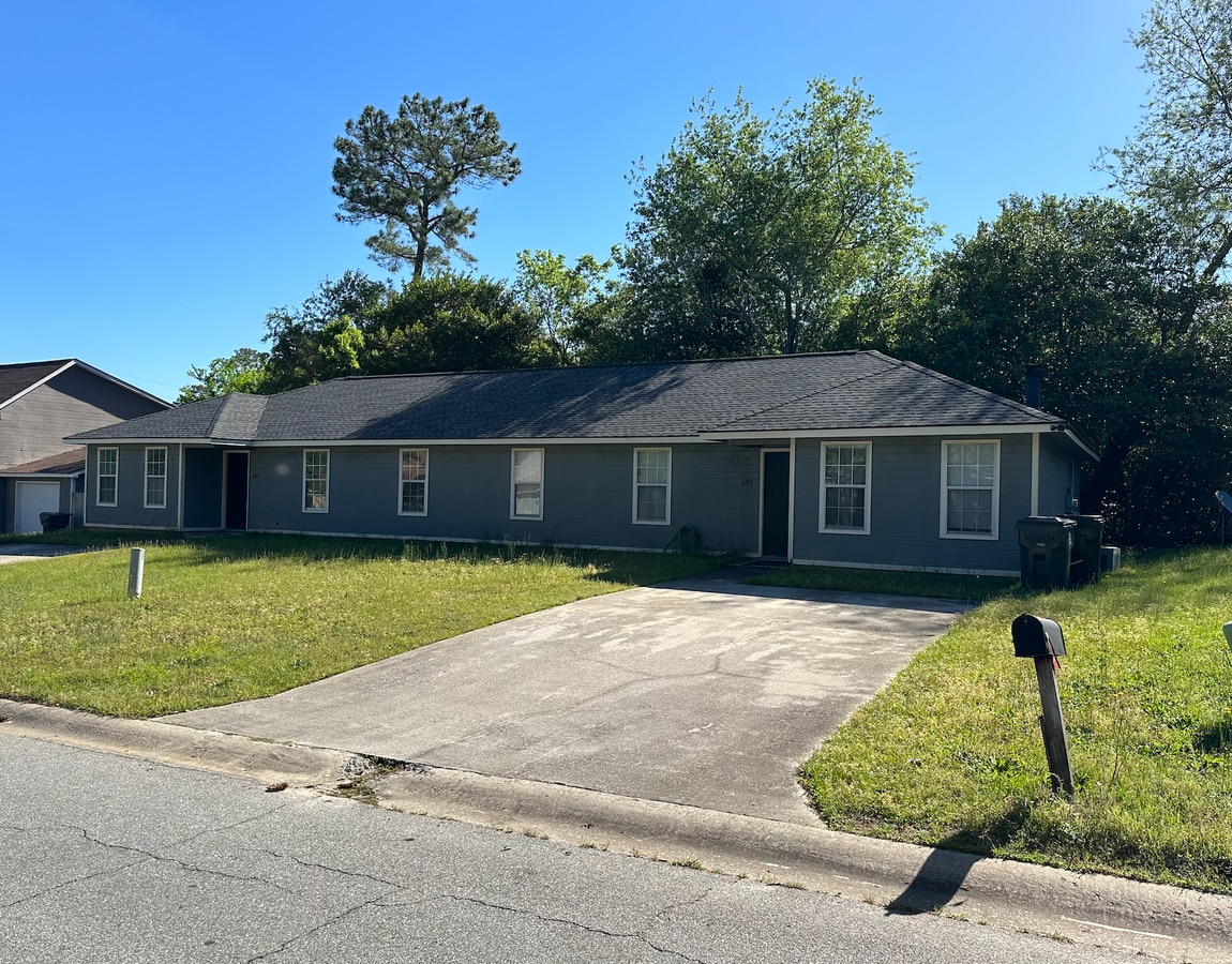 Photo - 642 Maplewood Dr