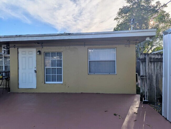 Photo - 664 W Melrose Cir