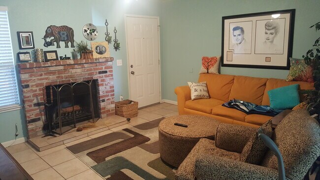 Photo - 9117 Newhall Dr