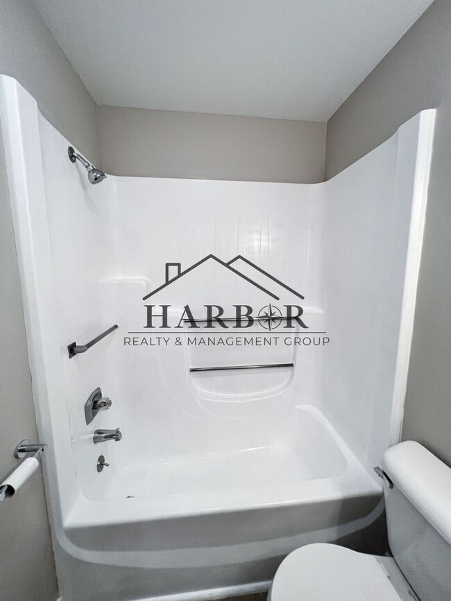 Photo - Renovated 1 Bedroom 1 Bath - SPECIAL: Lowe... Unit 719